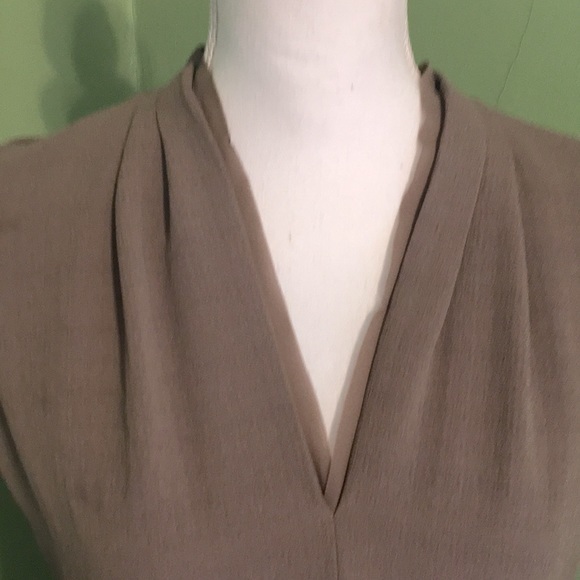 CARMEN MARC VALVO taupe cap sleeves knee length shift dress - Picture 2 of 9